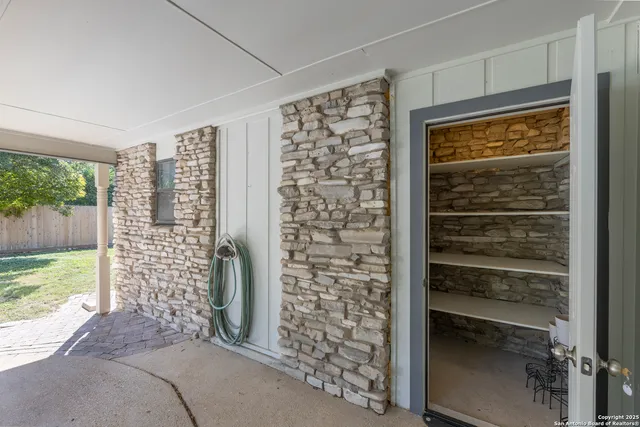 $337,500 | 8722 Midcrown Drive, Windcrest, TX 78239