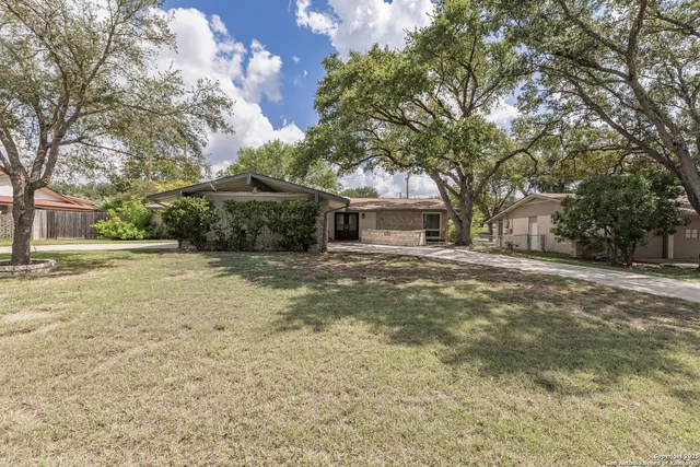 $337,500 | 8722 Midcrown Drive, Windcrest, TX 78239