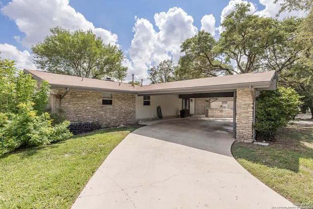 $337,500 | 8722 Midcrown Drive, Windcrest, TX 78239