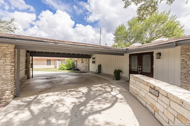 $337,500 | 8722 Midcrown Drive, Windcrest, TX 78239