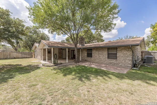 $337,500 | 8722 Midcrown Drive, Windcrest, TX 78239