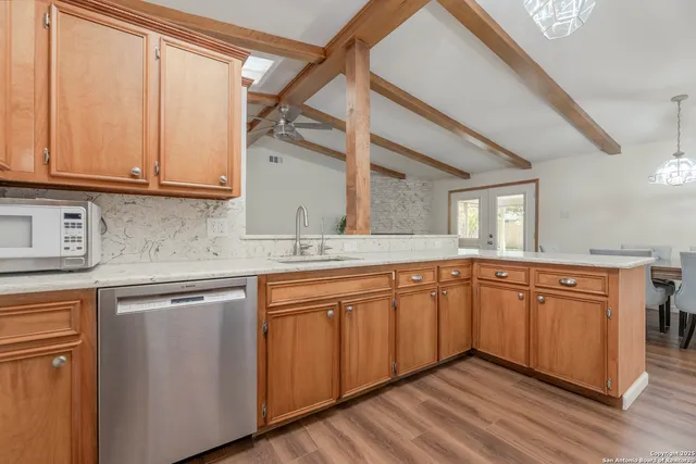 $337,500 | 8722 Midcrown Drive, Windcrest, TX 78239