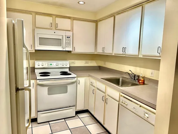 $4,800 | 534-538 Commonwealth Avenue, Unit 5D, Boston, MA 02215
