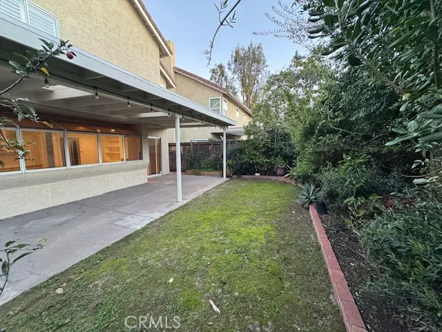 a view of a house with backyard and porch