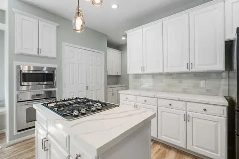 $715,000 | 38 Terraglen Drive, The Woodlands, TX 77382