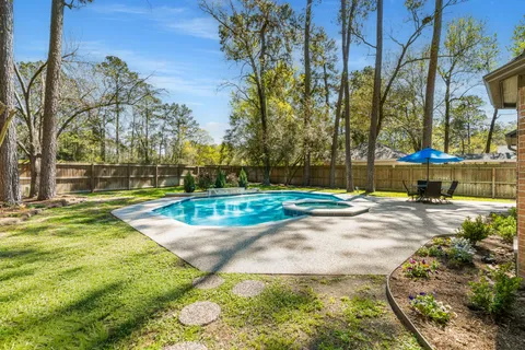 $715,000 | 38 Terraglen Drive, The Woodlands, TX 77382