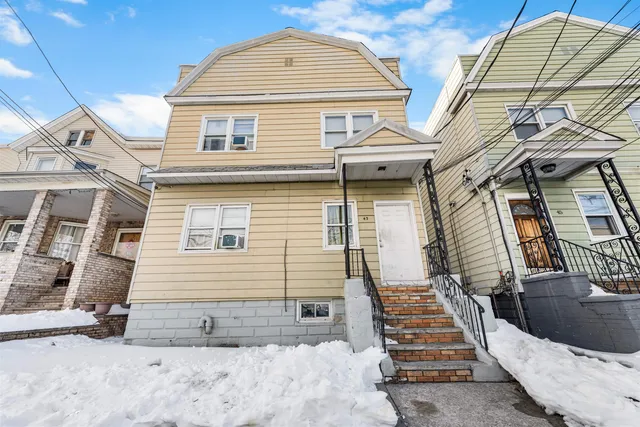 $2,000 | 43 Humphrey Avenue, Unit 2, Bayonne, NJ 07002