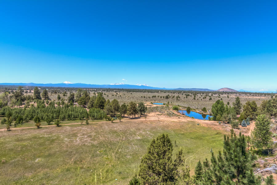 61175 Larsen Road Bend, OR 97702 - Photo 4 of 58 Larsen Rd 61175 RS (2 of 6)
