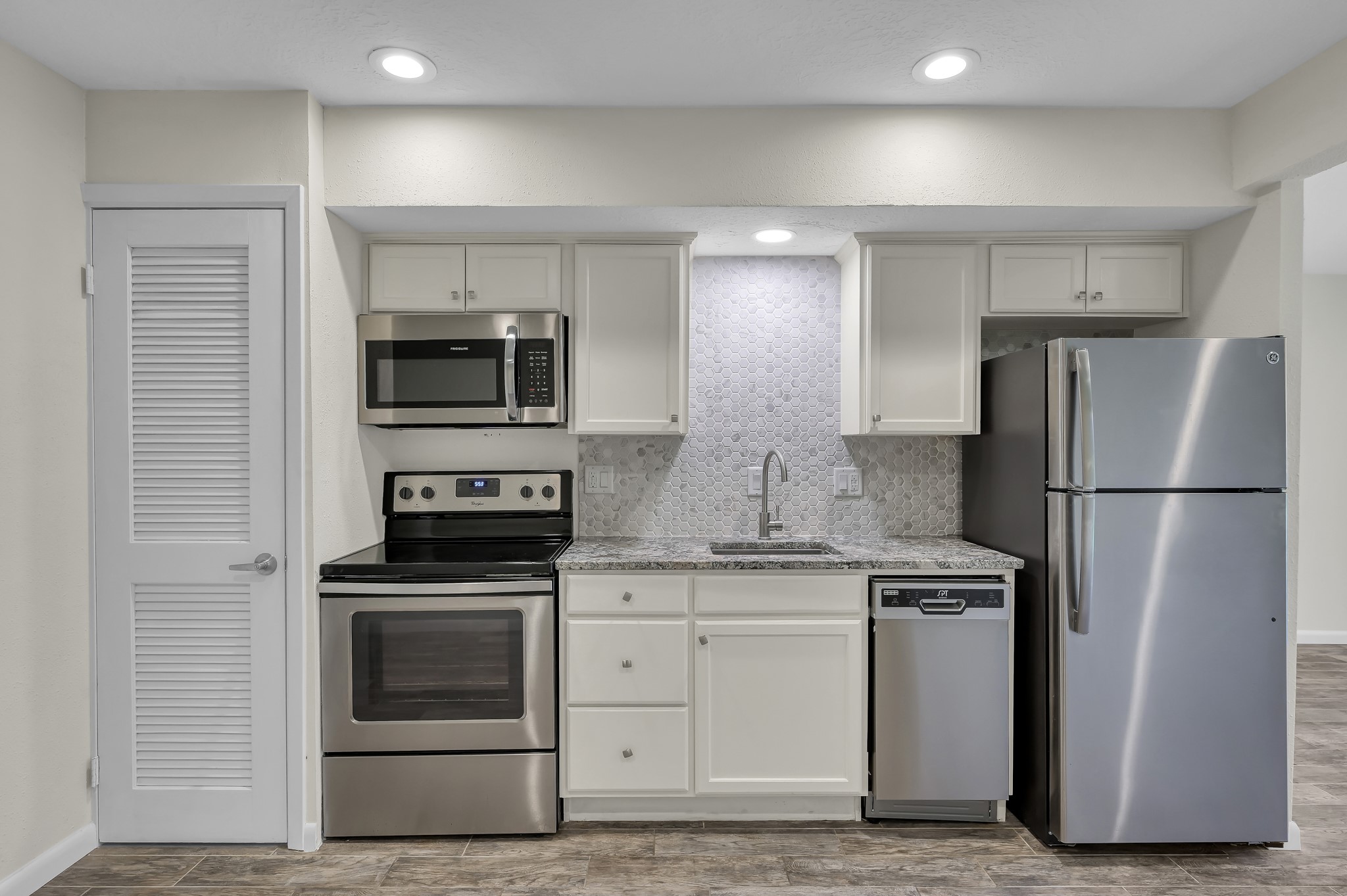 12900 Walden Road, Unit 605 Montgomery, TX 77356 - Photo 2 of 17 Granite Counter top, brushed Stainless finish on Appliances.