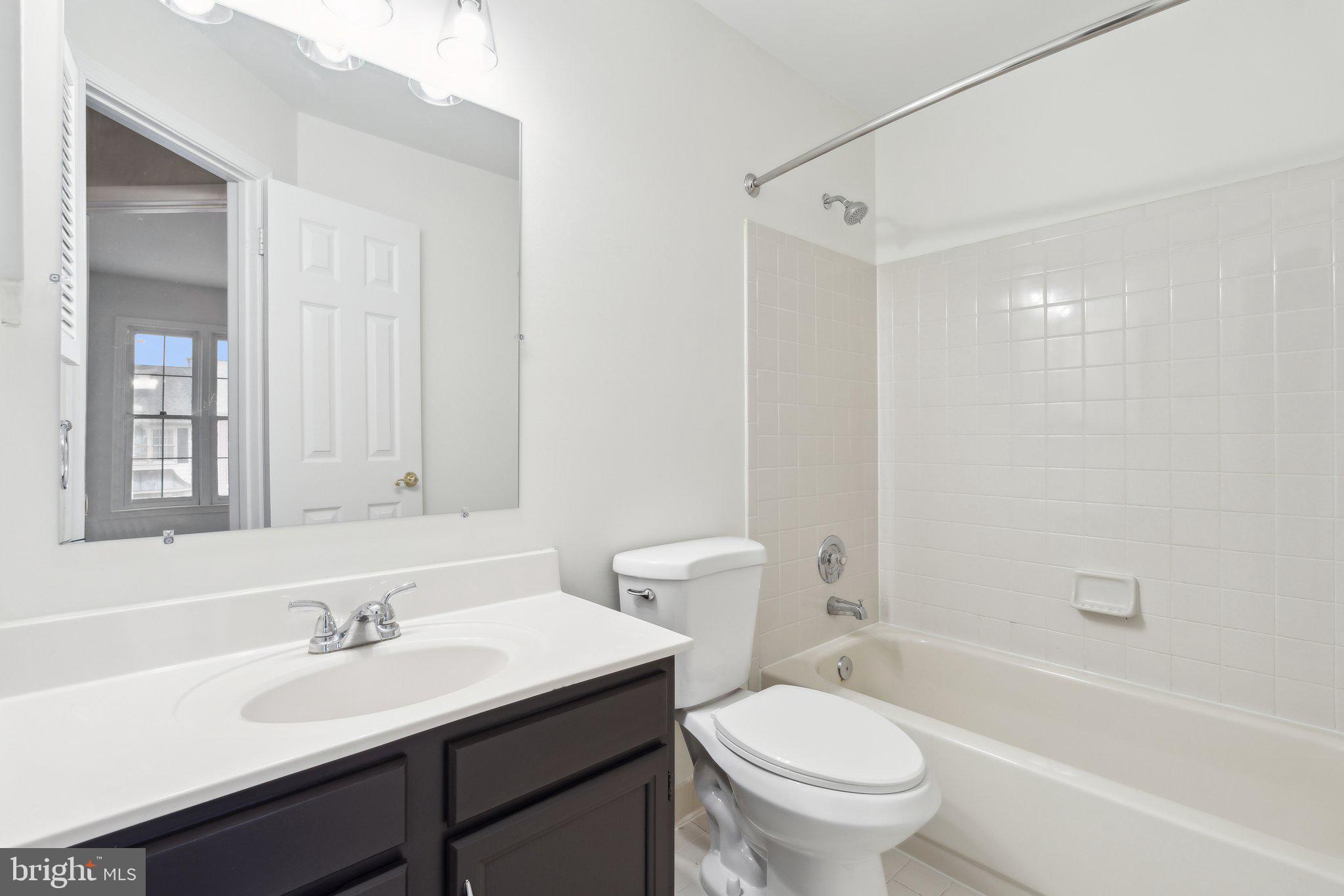 46924 Rabbitrun Terrace Sterling, VA 20164 - Photo 27 of 38 a bathroom with a sink a toilet and a bathtub