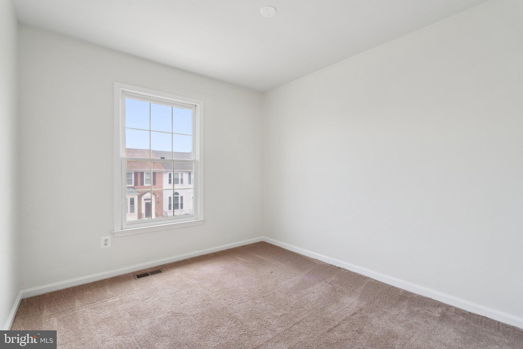 46924 Rabbitrun Terrace Sterling, VA 20164 - Photo 28 of 38 an empty room with windows