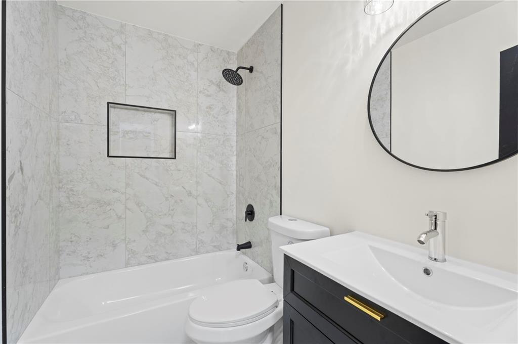 3602 Bristol Overlook Rex, GA 30273 - Photo 17 of 37 a bathroom with a sink a toilet and a bathtub