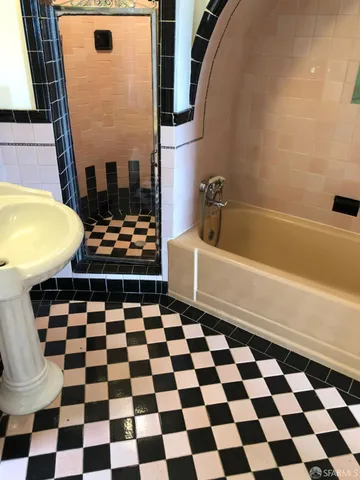 $7,500 | Avenue, San Francisco, CA 94122