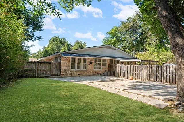 a black and white photo of a living room