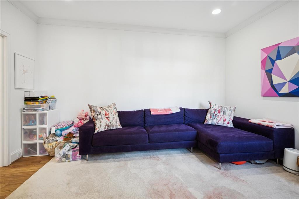 3420 Rosedale Avenue, Unit 2 University Park, TX 75205 - Photo 15 of 28 a living room with furniture and a couch