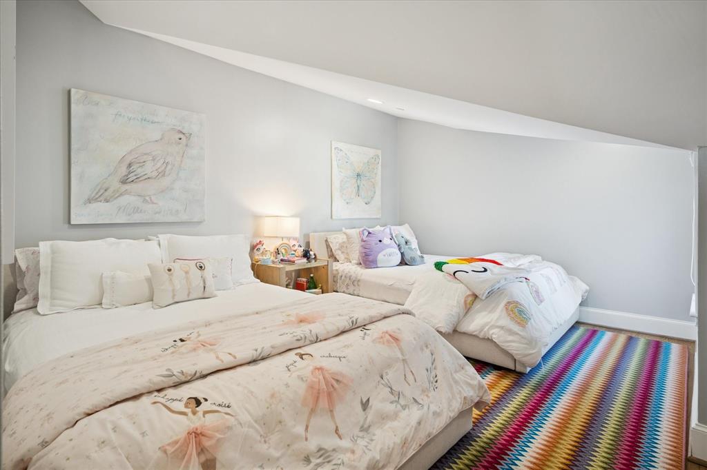 3420 Rosedale Avenue, Unit 2 University Park, TX 75205 - Photo 22 of 28 a bedroom with a bed and a painting on the wall