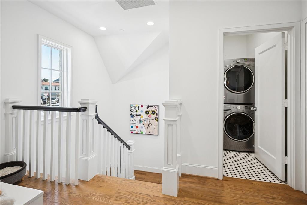 3420 Rosedale Avenue, Unit 2 University Park, TX 75205 - Photo 25 of 28 a view of a bedroom with washer and dryer