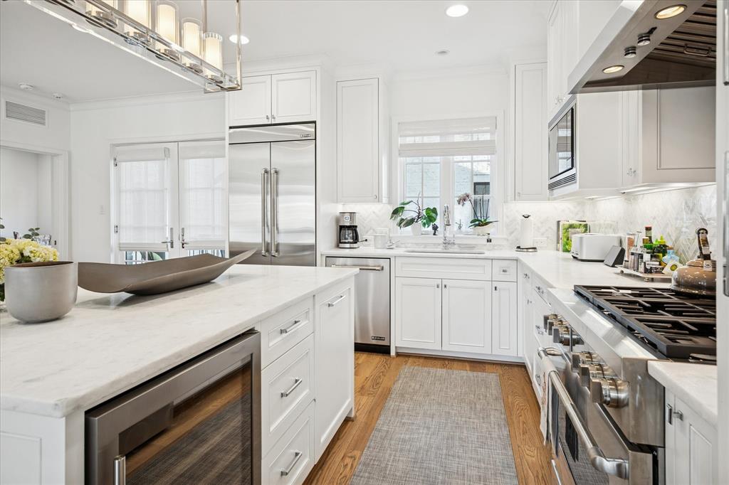 3420 Rosedale Avenue, Unit 2 University Park, TX 75205 - Photo 9 of 28 a kitchen with a sink stove and cabinets
