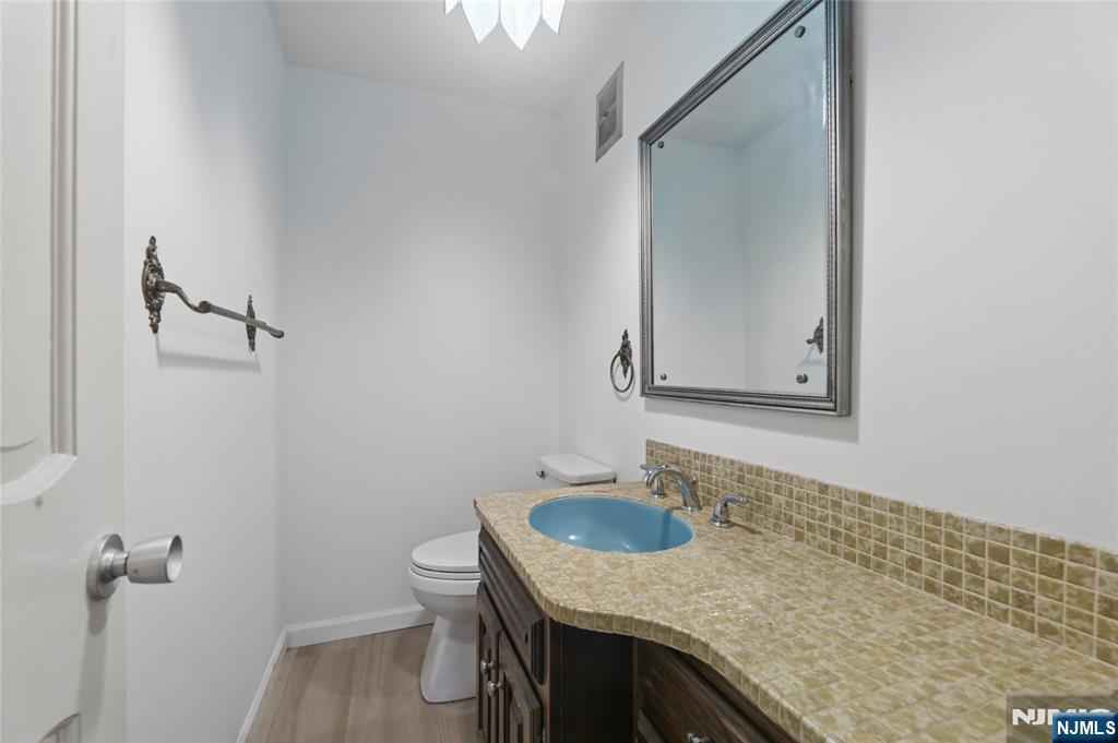 26 Glenwood Road Tenafly, NJ 07670 - Photo 10 of 31