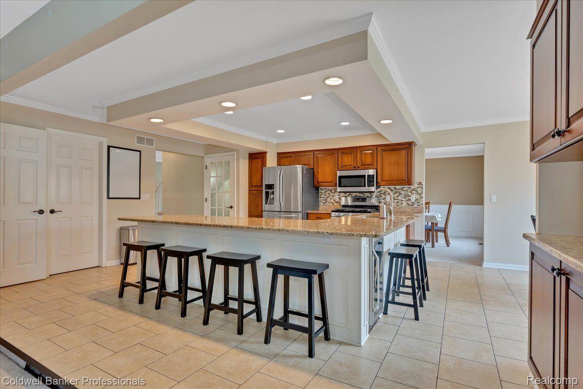 693 Lockmoore Court Rochester, MI 48307 - Photo 13 of 39 Gallery Image 13