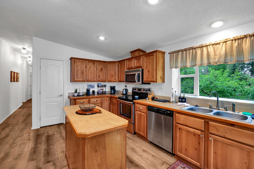 1201 West Mountain Road Cascade, ID 83611 - Photo 15 of 48
