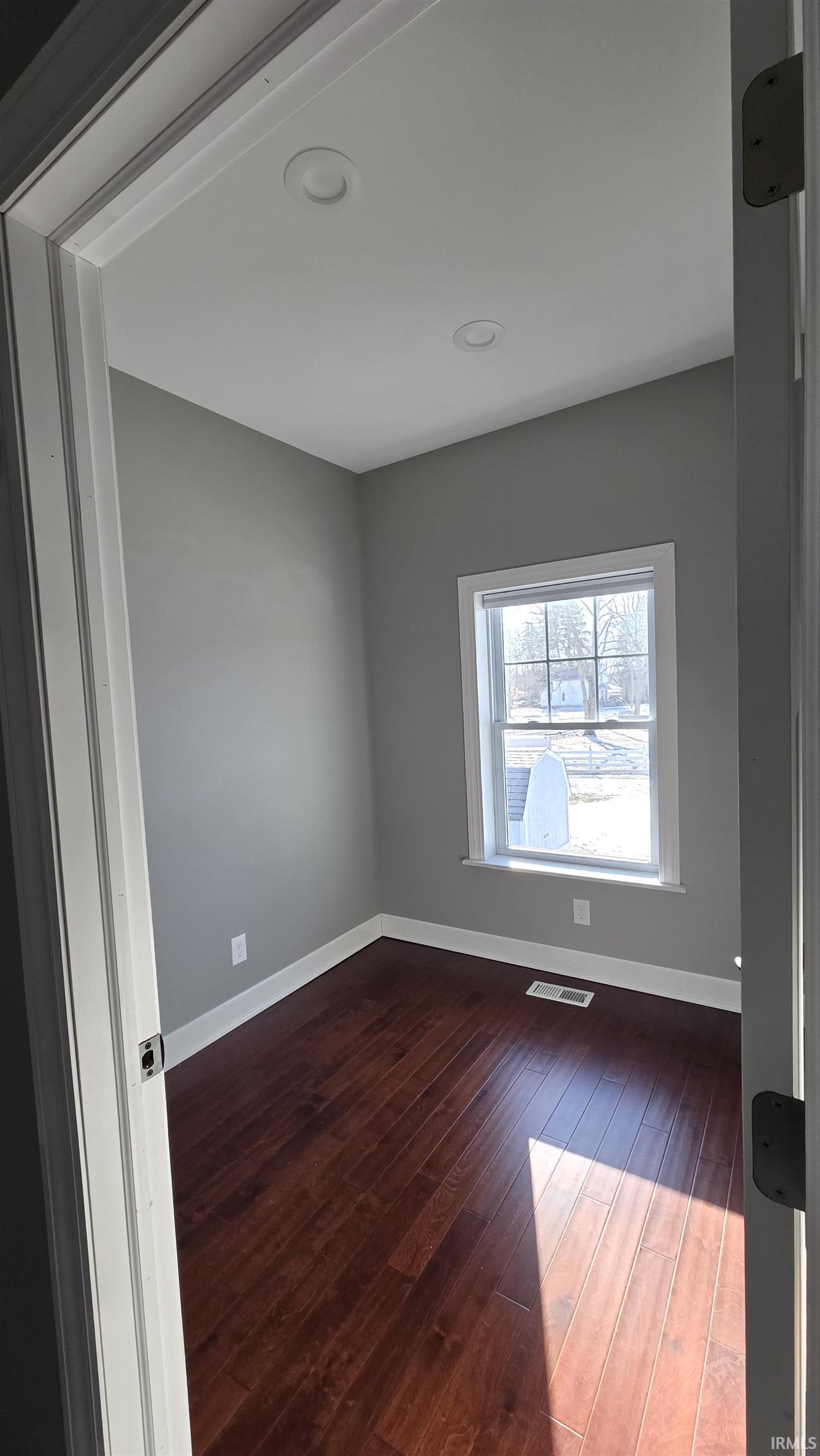 111 Carlin Street Auburn, IN 46706 - Photo 8 of 11