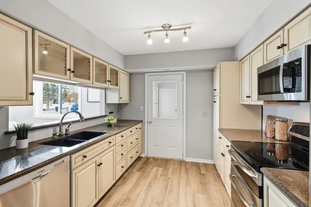 $265,000 | 15730 Griffon Path, Apple Valley, MN 55124