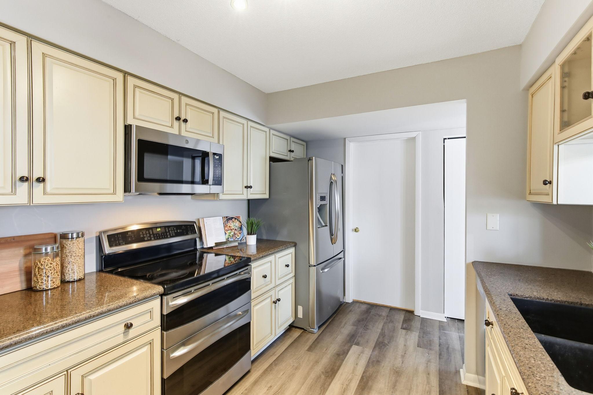 15730 Griffon Path Apple Valley, MN 55124 - Photo 10 of 26