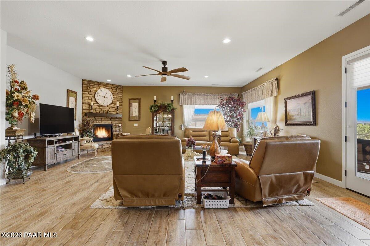 594 Haisley Road Prescott, AZ 86303 - Photo 9 of 53 09-Living Room