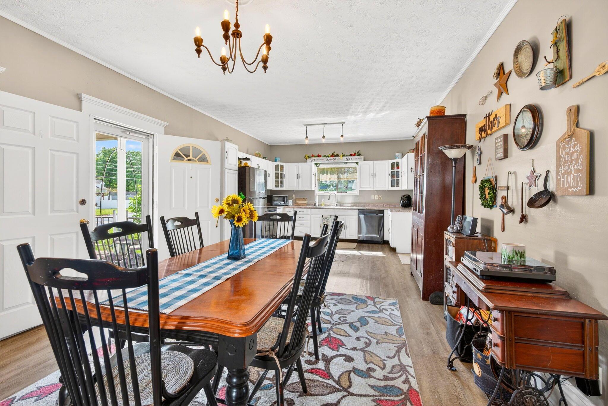 283 State Street Jackson, OH 45640 - Photo 13 of 26 19. Dining Room 1