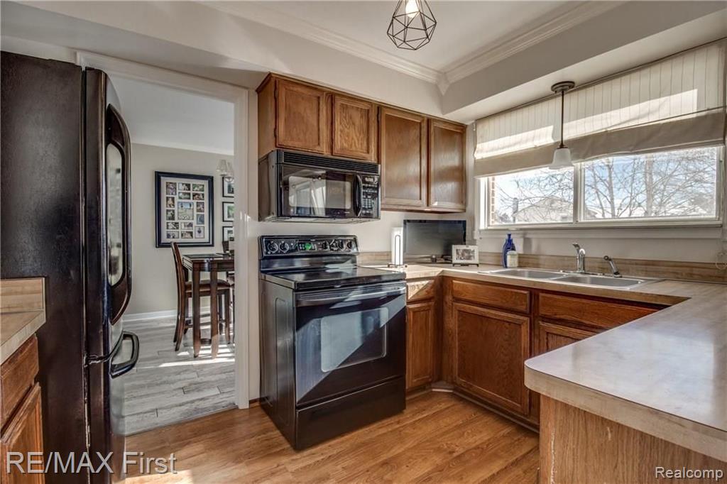 645 Baker Street Rochester Hills, MI 48307 - Photo 11 of 39