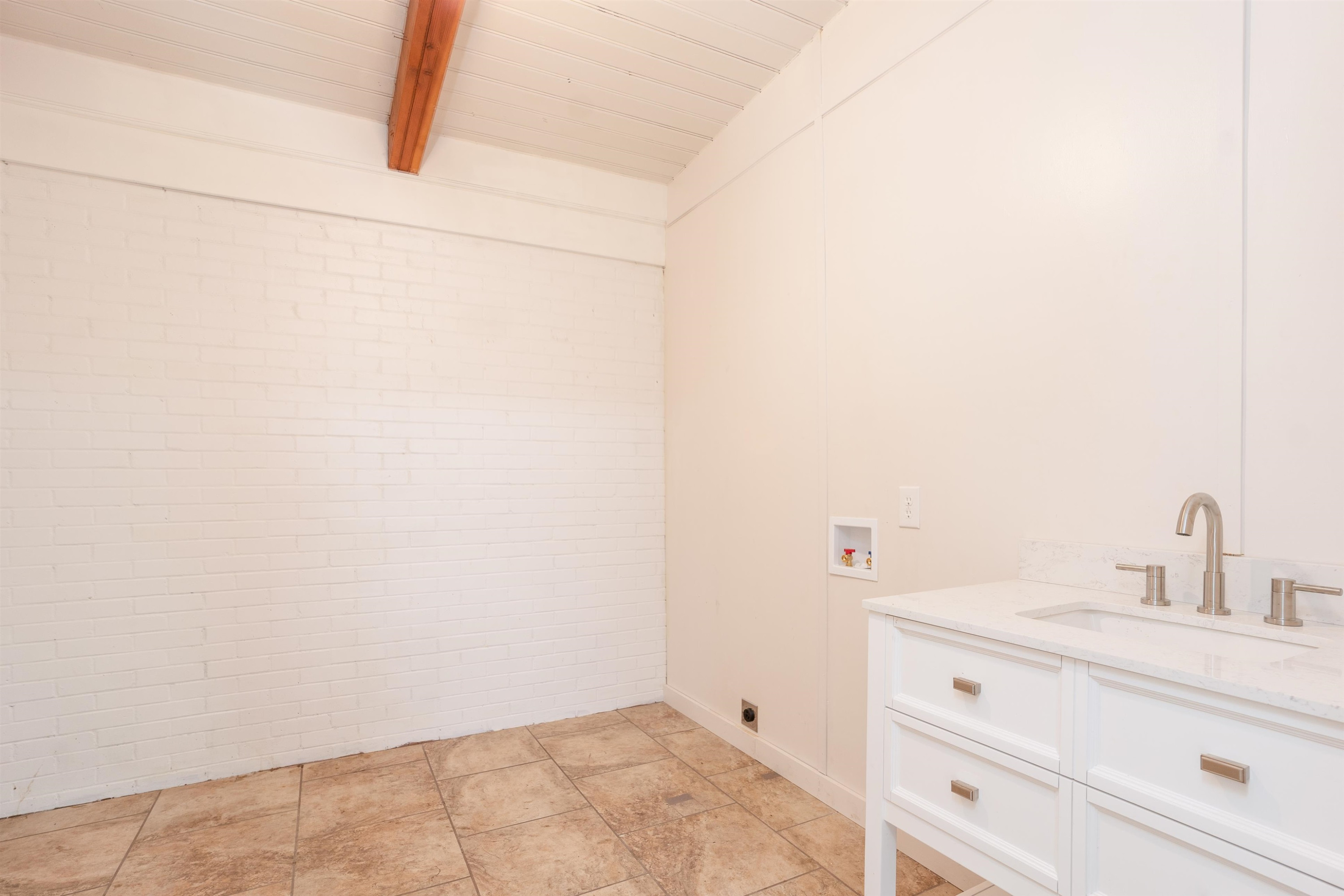 412 Wiley Parker Road Jackson, TN 38305 - Photo 16 of 28 a bathroom with a sink and vanity