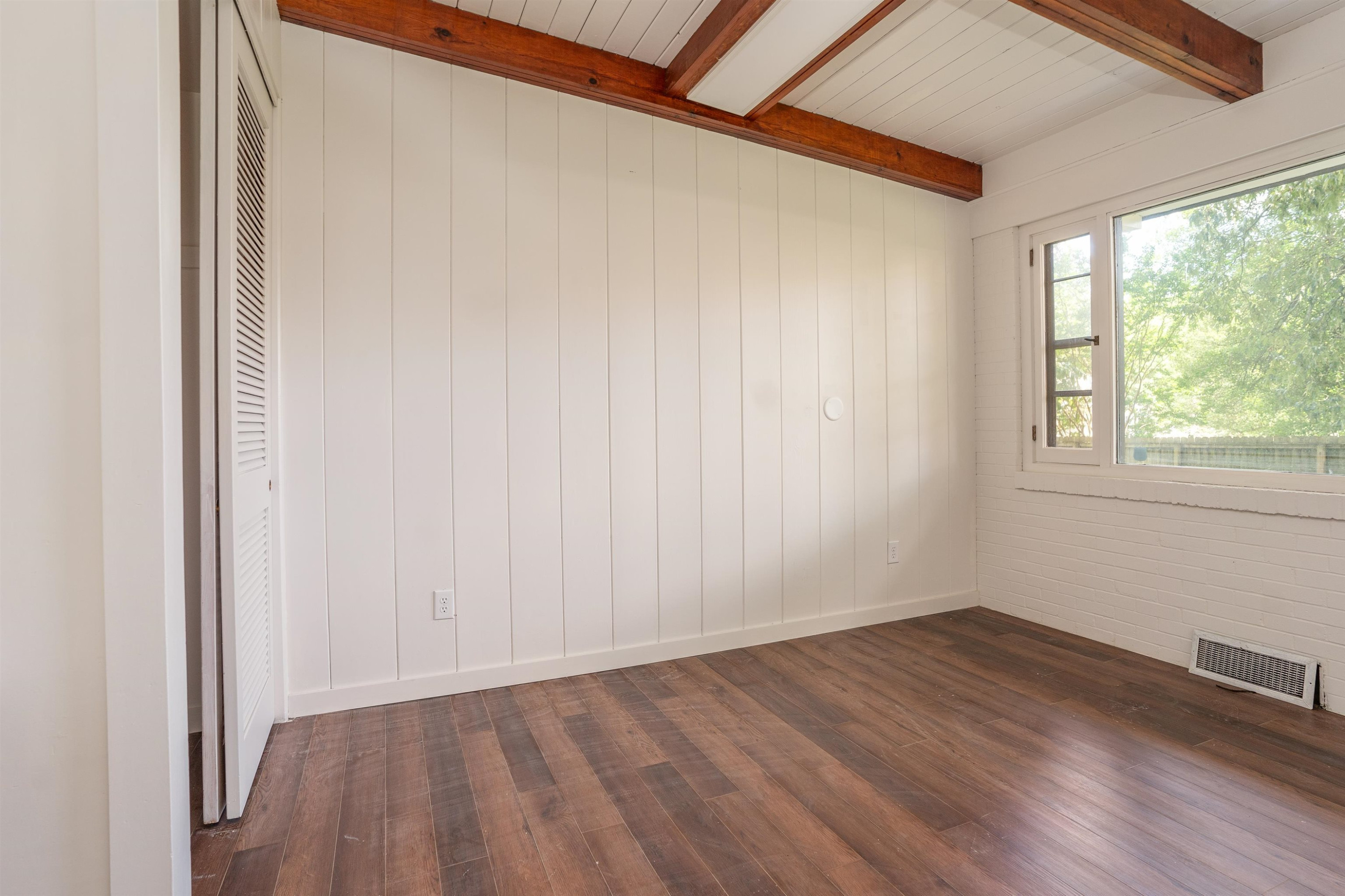 412 Wiley Parker Road Jackson, TN 38305 - Photo 17 of 28 a view of a room with wooden floor and a window