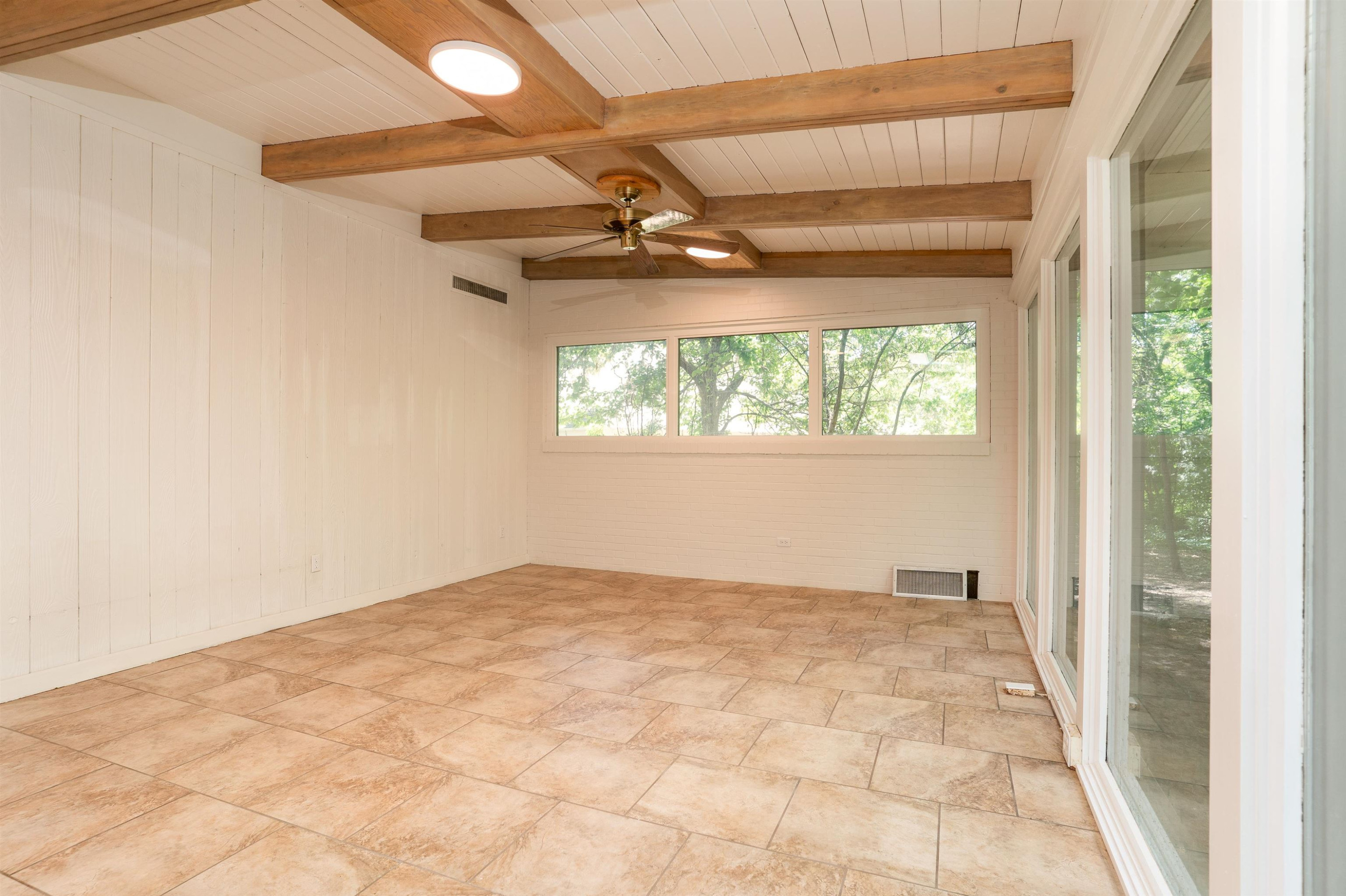 412 Wiley Parker Road Jackson, TN 38305 - Photo 10 of 28 a view of an empty room and window