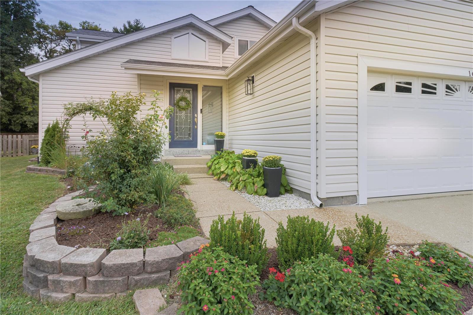 1618 Meadowside Drive St. Louis, MO 63146 - Photo 2 of 33