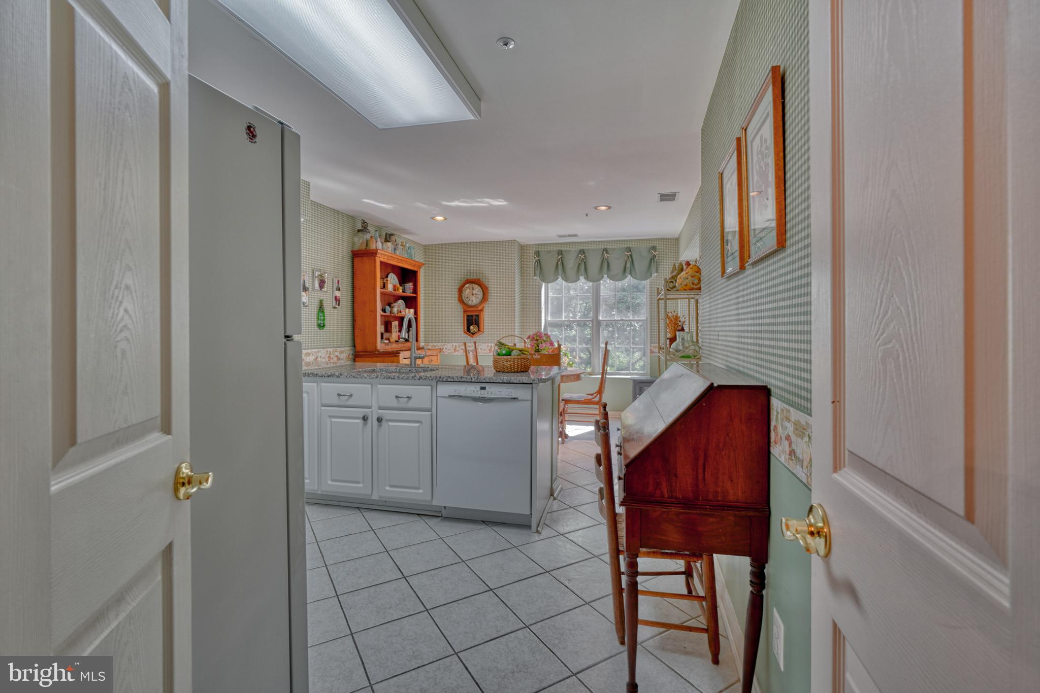 12320 Rosslare Ridge Road, Unit 206 Lutherville-Timonium, MD 21093 - Photo 9 of 28 Kitchen