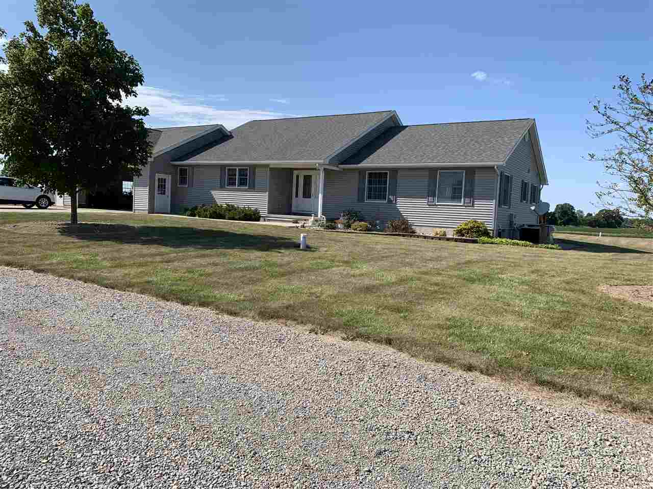 3199 East Wildermuth Road Owosso, MI 48867 - Photo 3 of 42 31390893-2.JPG