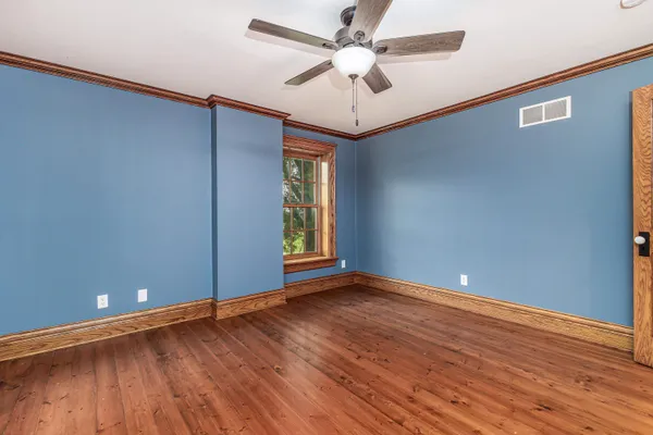 a view of entryway with a front door