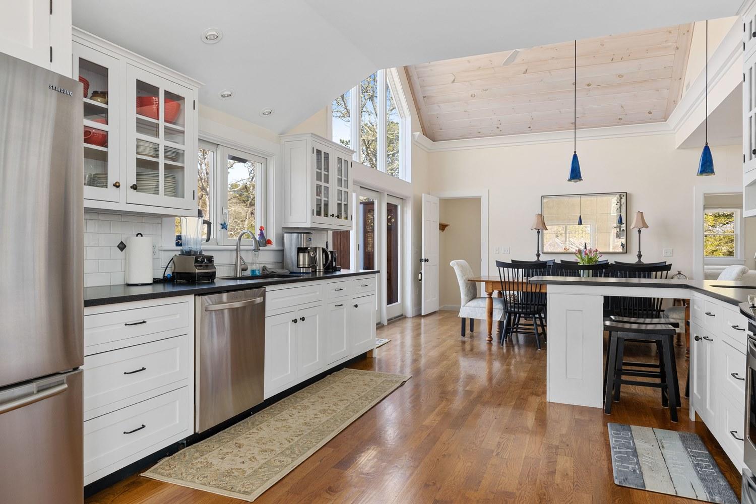 32 Hilltop Road Chatham, MA 02633 - Photo 15 of 56 .