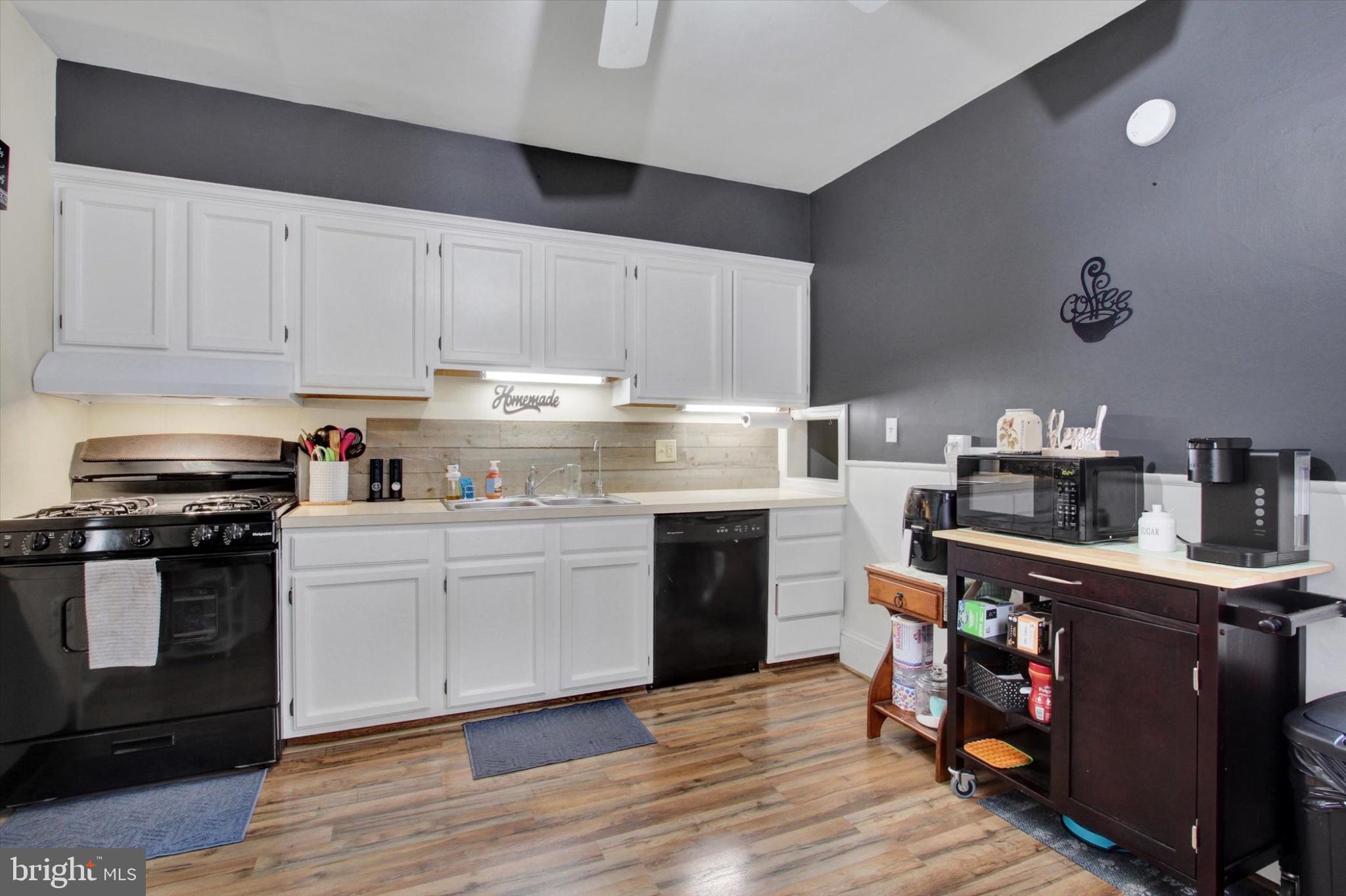 146 Hanover Road Gettysburg, PA 17325 - Photo 10 of 26 Charming kitchen with modern flair.