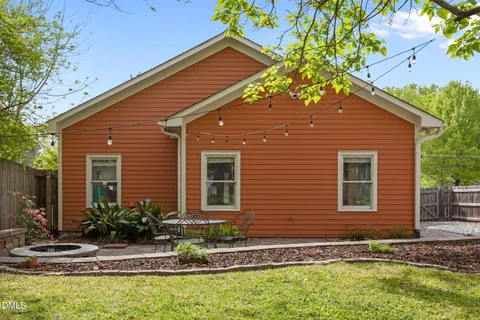 a view of a house with backyard and sitting area