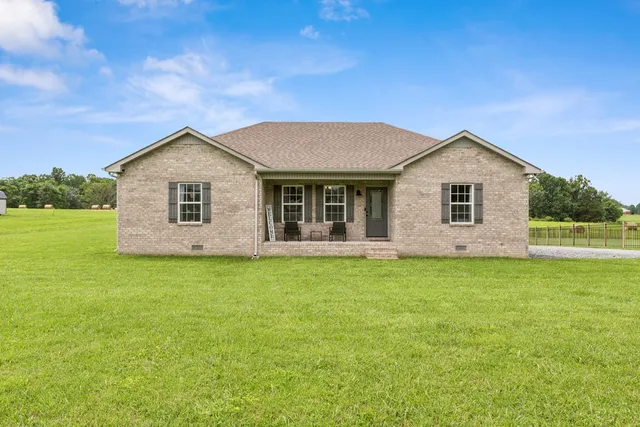 a view of a house with a backyard