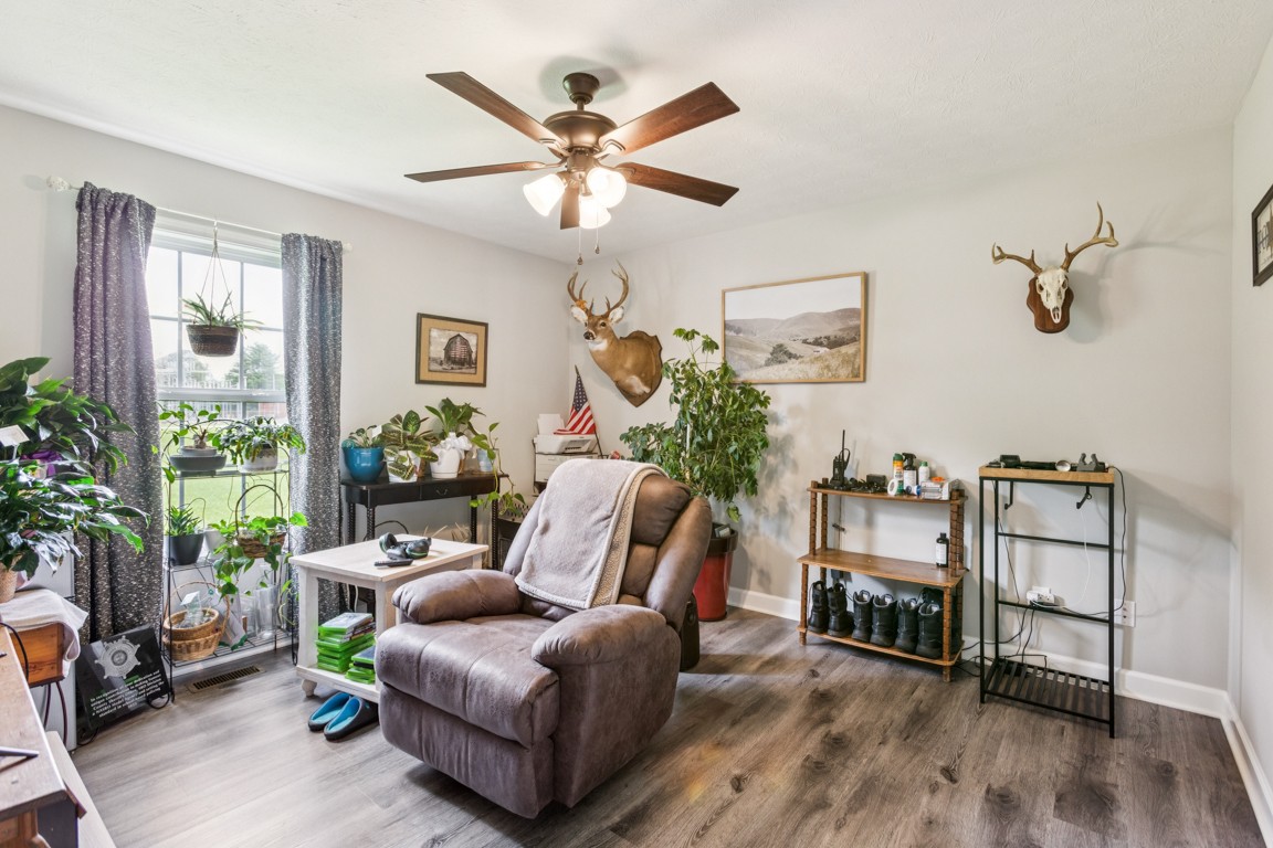 4510 Long Creek Road Lafayette, TN 37083 - Photo 20 of 25 a living room with furniture