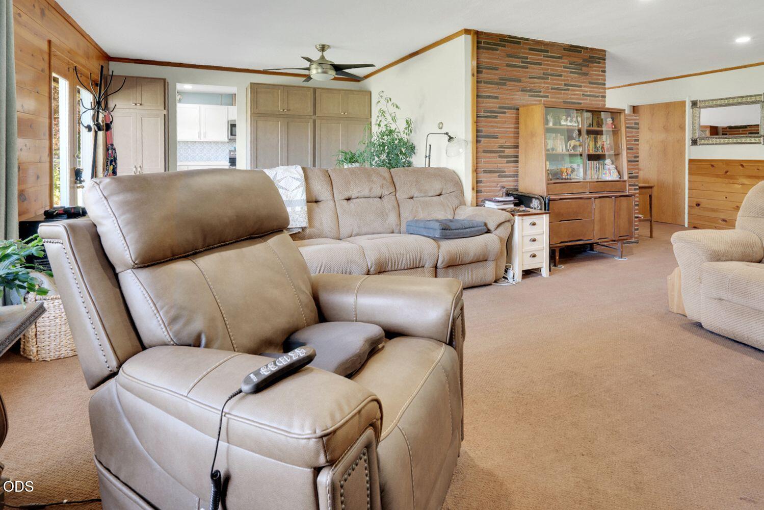 8230 Hill Road Klamath Falls, OR 97603 - Photo 7 of 33