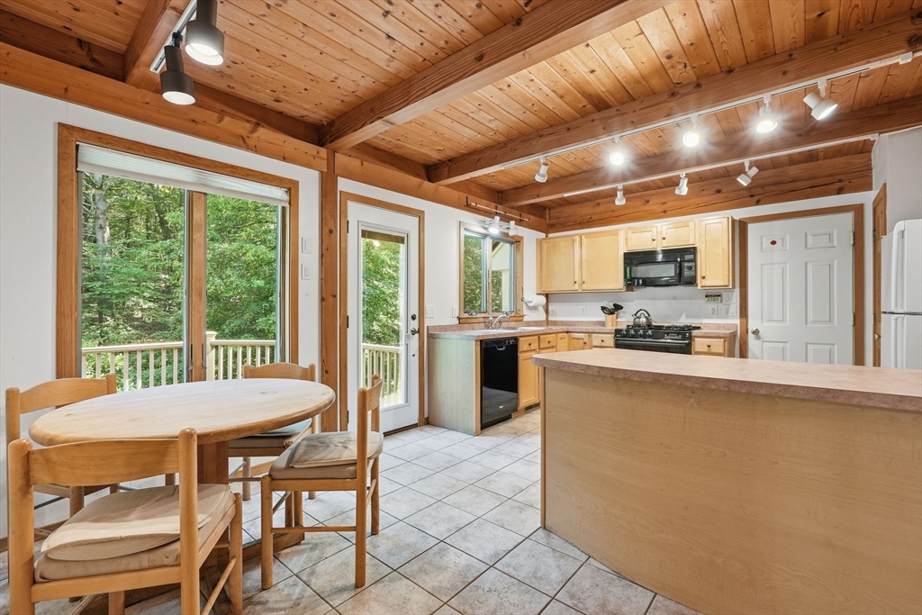 470 Montague Road Sunderland, MA 01375 - Photo 14 of 42