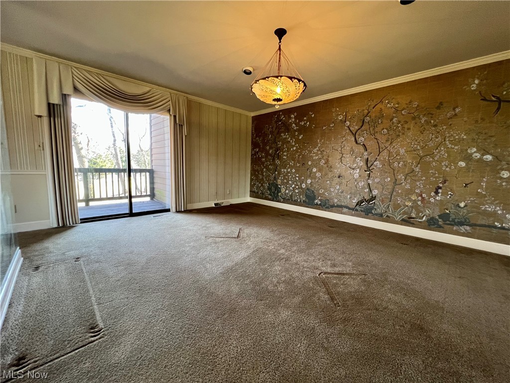 1175 East Calla Road, Unit C111 Youngstown, OH 44514 - Photo 4 of 33 Living room with sliders to deck.