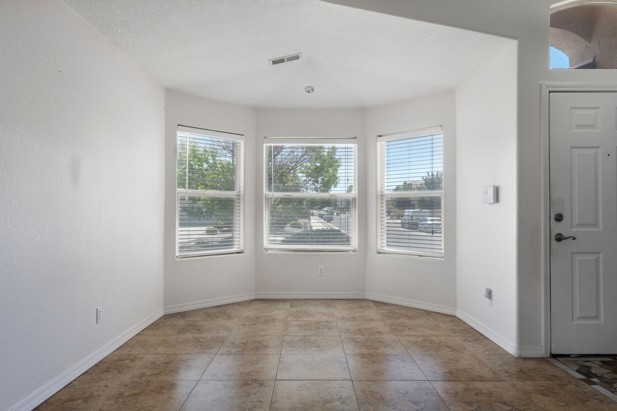 2100 Violeta Circle Southeast Rio Rancho, NM 87124 - Photo 8 of 35