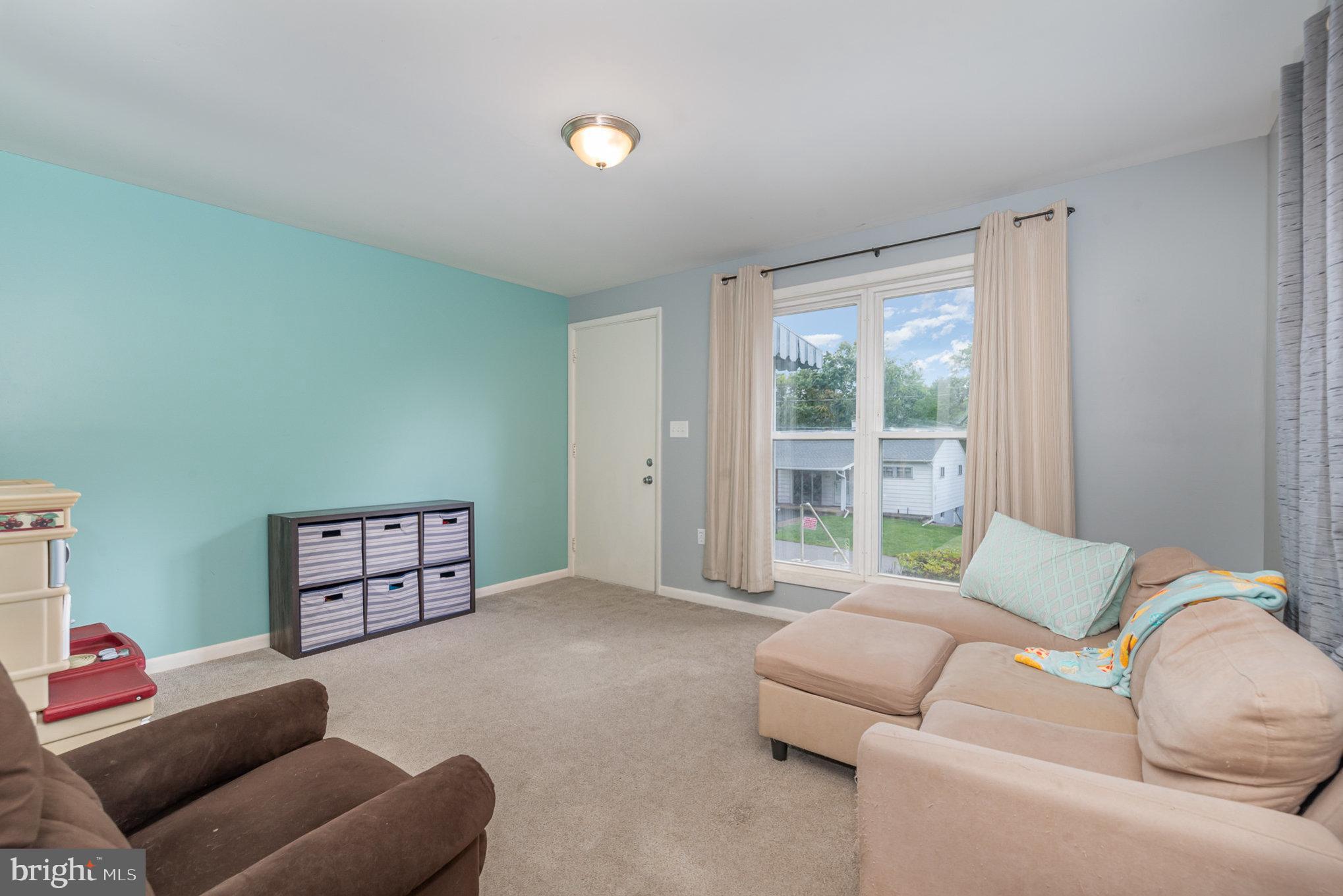 4606 Hillside Road Harrisburg, PA 17109 - Photo 11 of 24 Living Room