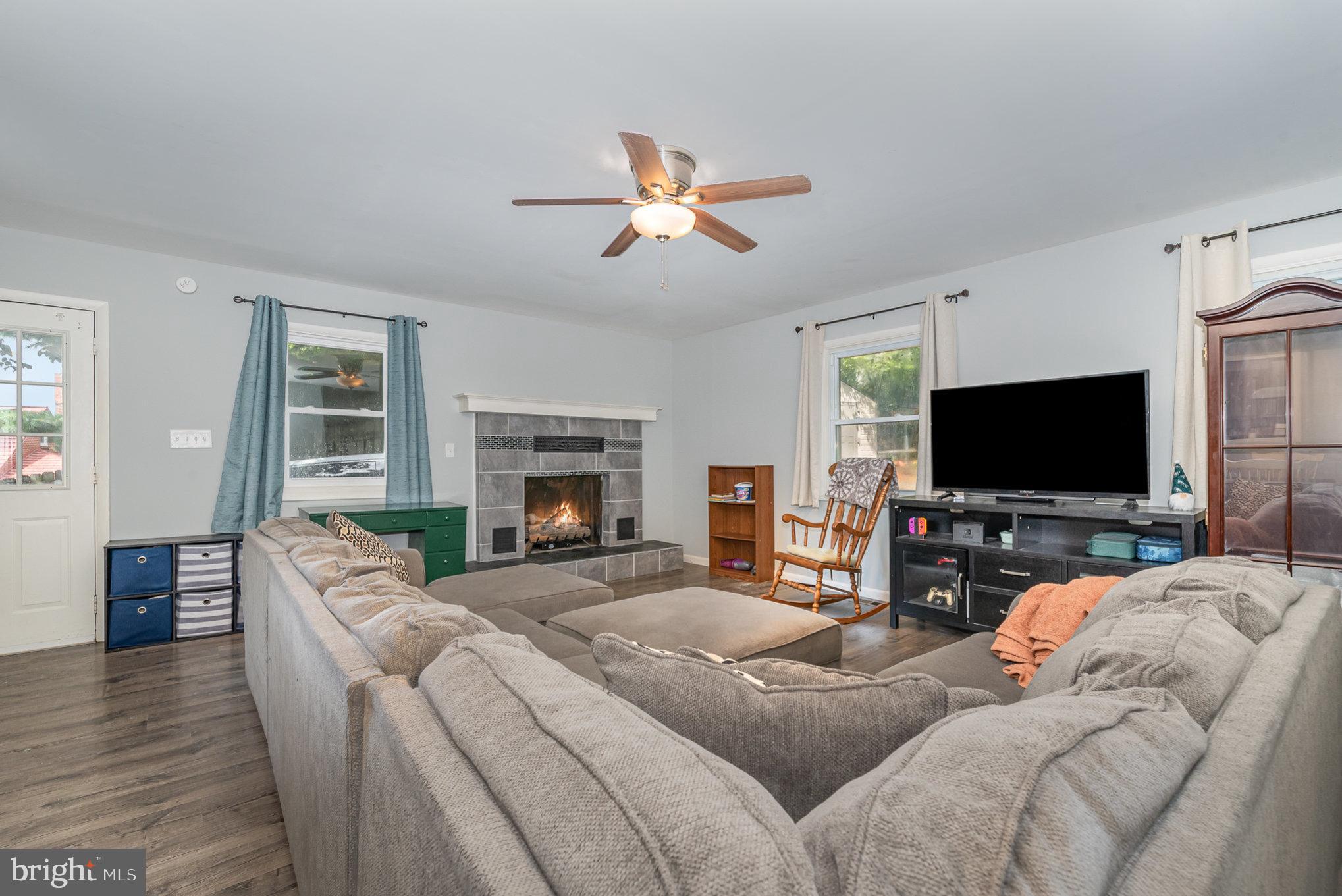 4606 Hillside Road Harrisburg, PA 17109 - Photo 8 of 24 Huge Family Room