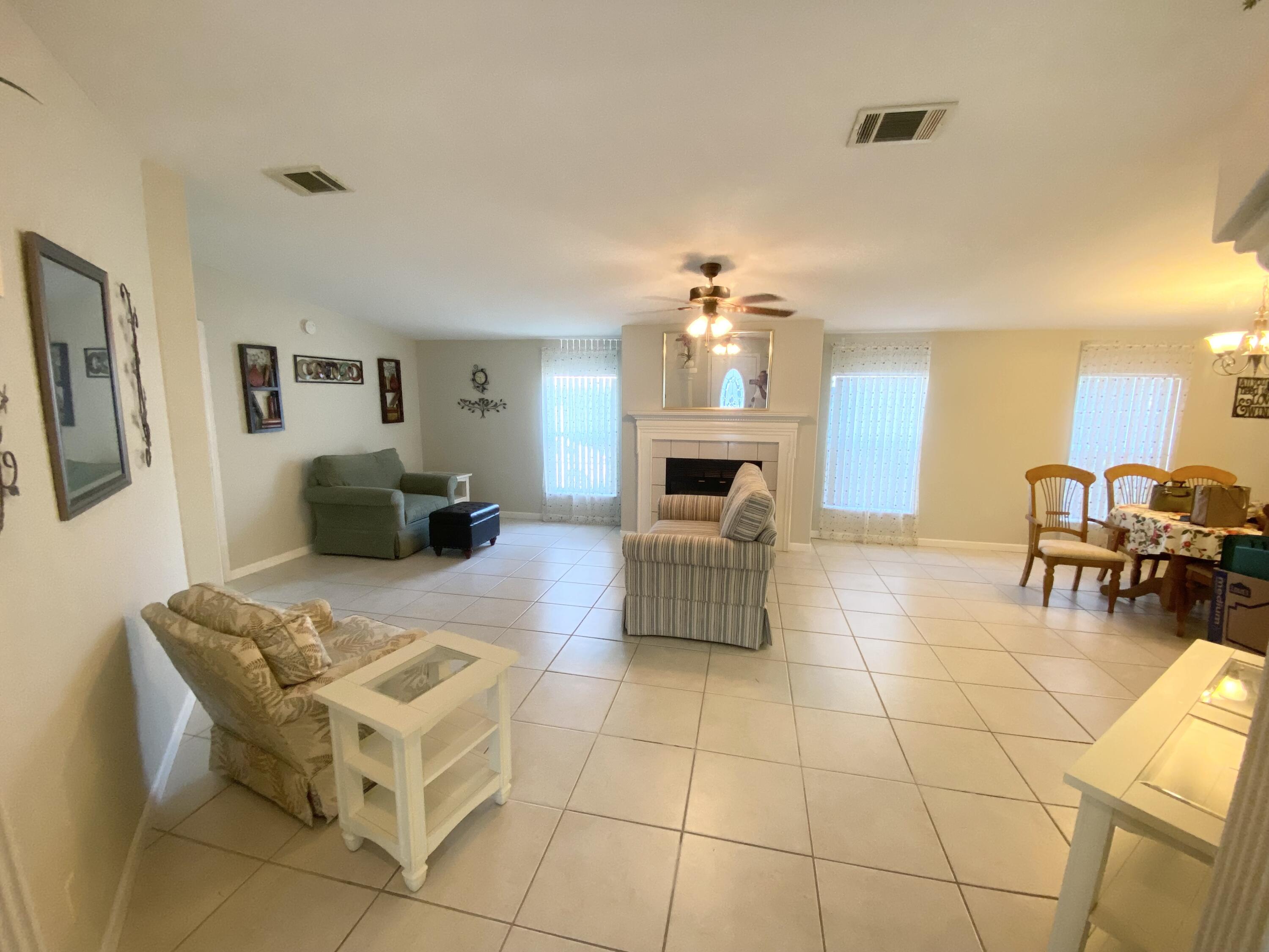 436 Tropical Isles Circle Fort Pierce, FL 34982 - Photo 4 of 16 IMG_4833
